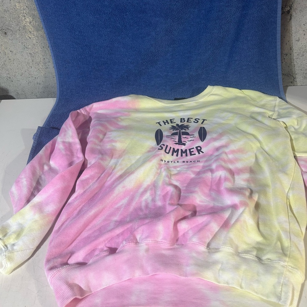 I am selling a Crewneck from Myrtle Beach South Carolina